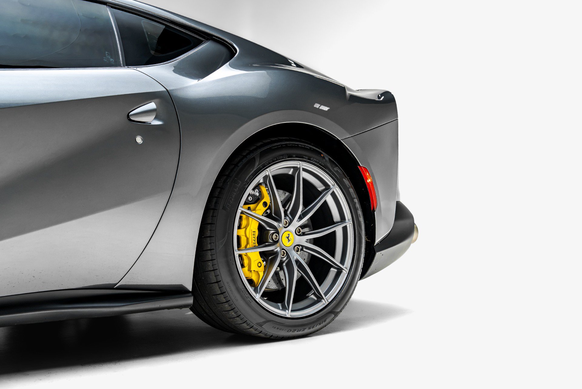 Used 2019 Ferrari 812 Superfast RWD image 16