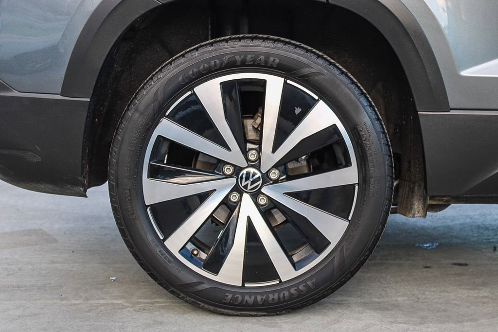 Used 2024 Volkswagen Taos SE FWD image 12
