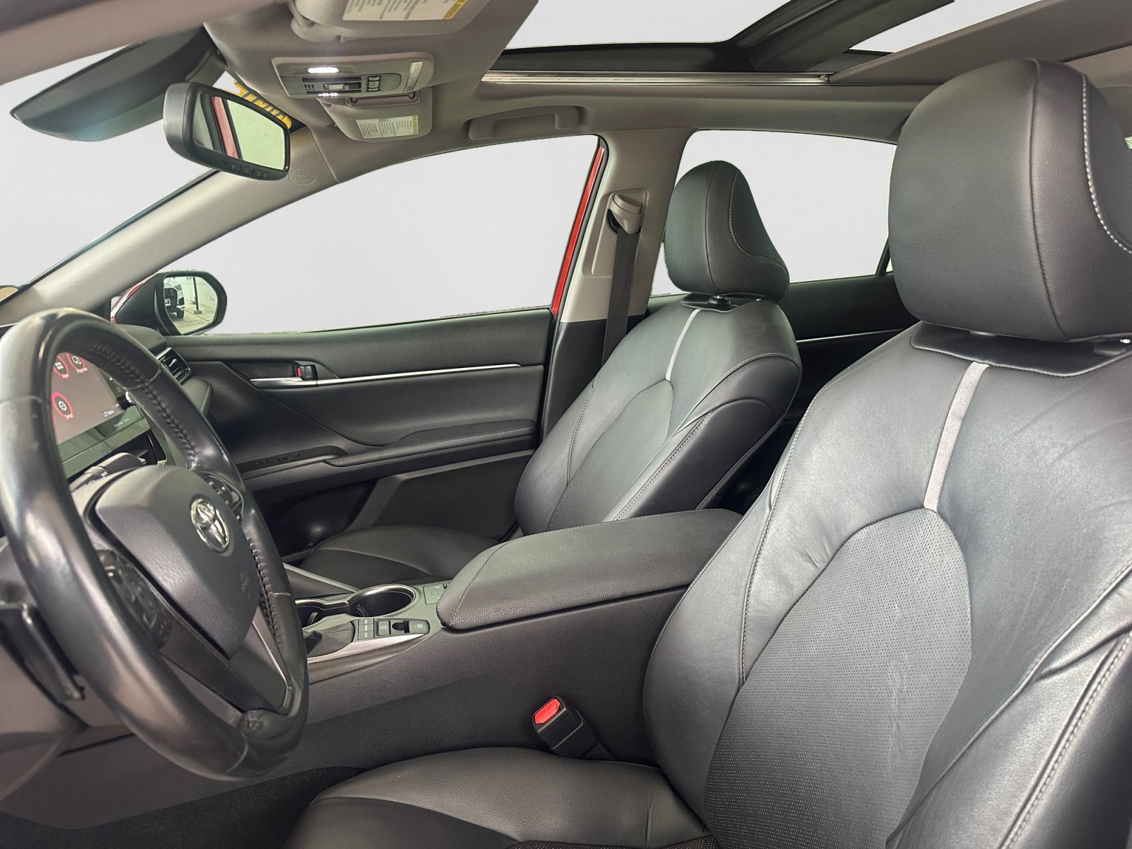 Used 2021 Toyota Camry XSE FWD image 10