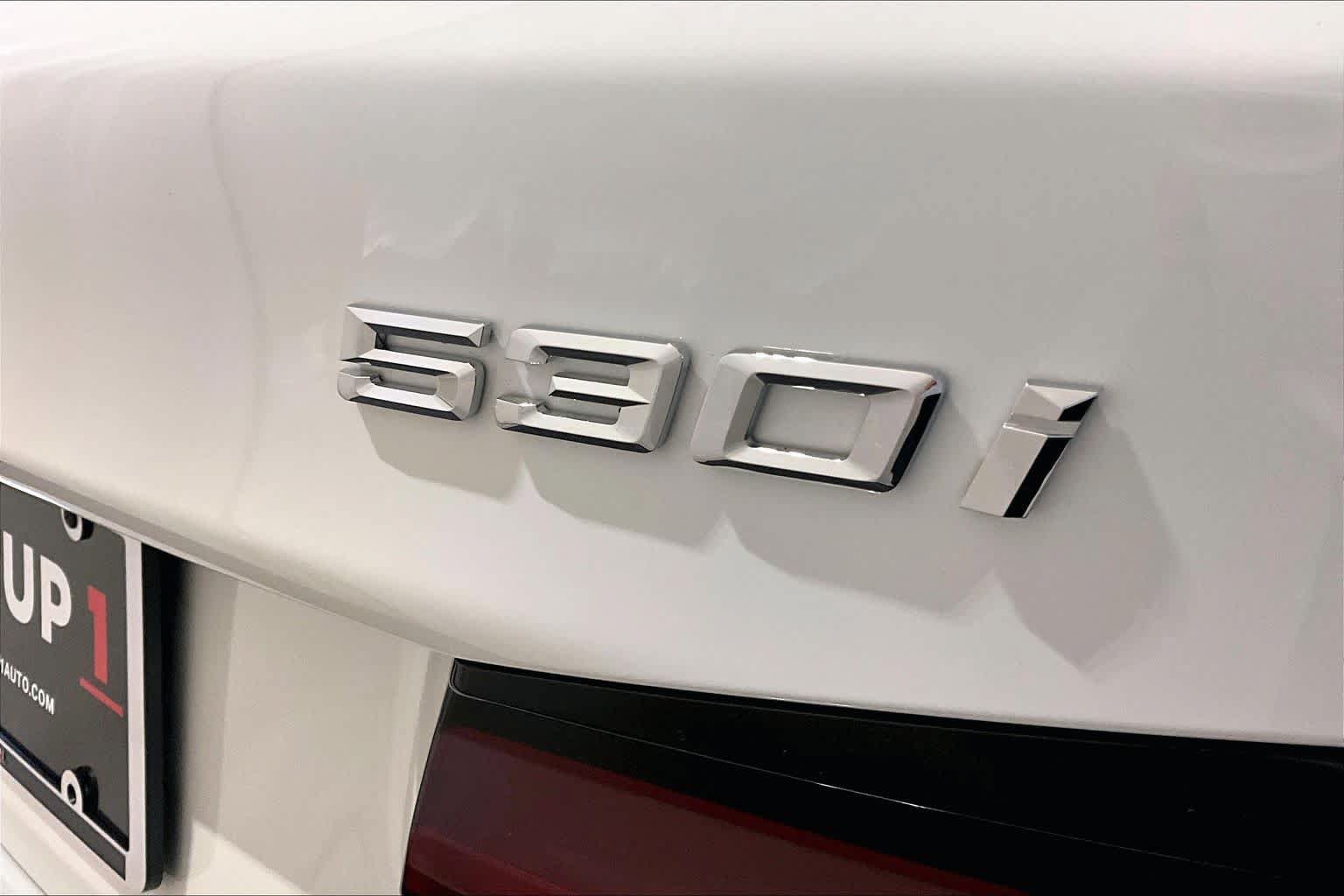 Certified 2023 BMW 530i xDrive w/ M Sport Package AWD/4WD image 9
