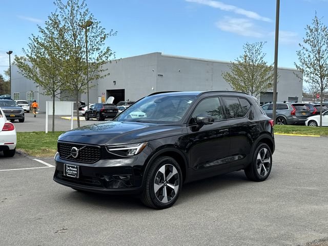Certified 2025 Volvo XC40 B5 Plus AWD/4WD image 1