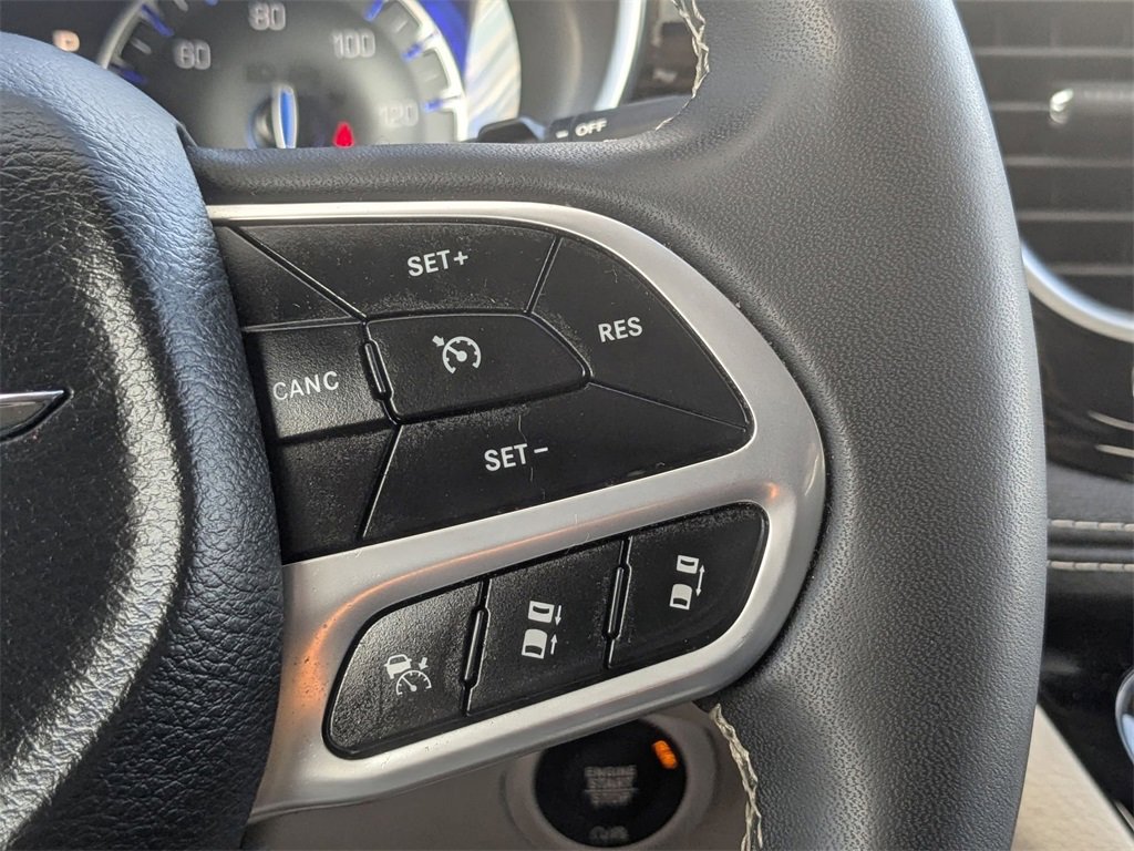 Used 2023 Chrysler Pacifica Limited image 19