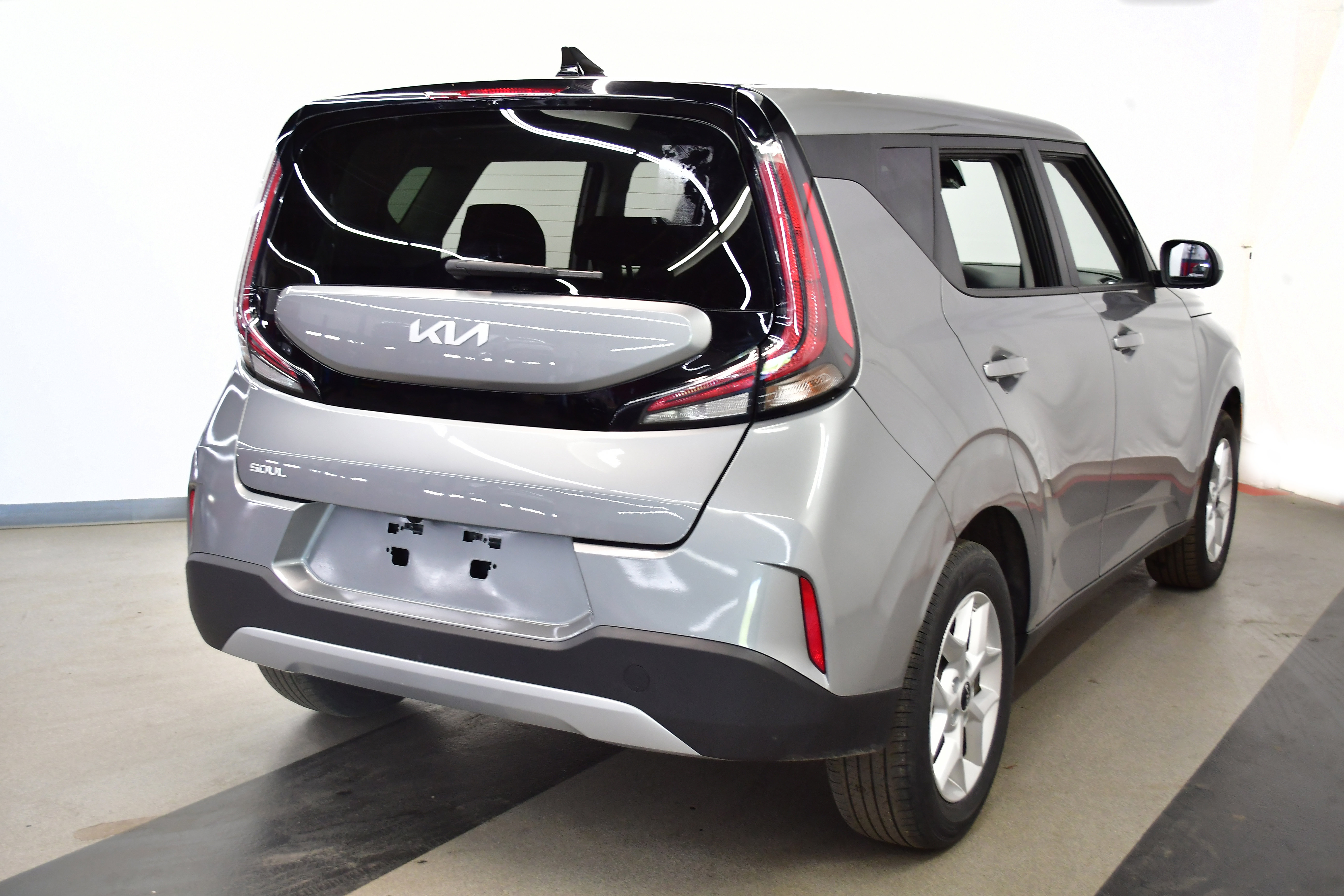 Used 2025 Kia Soul LX w/ LX Technology Package FWD image 7