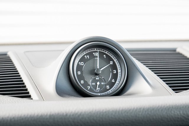 Used 2022 Porsche Macan w/ Premium Package Plus image 16