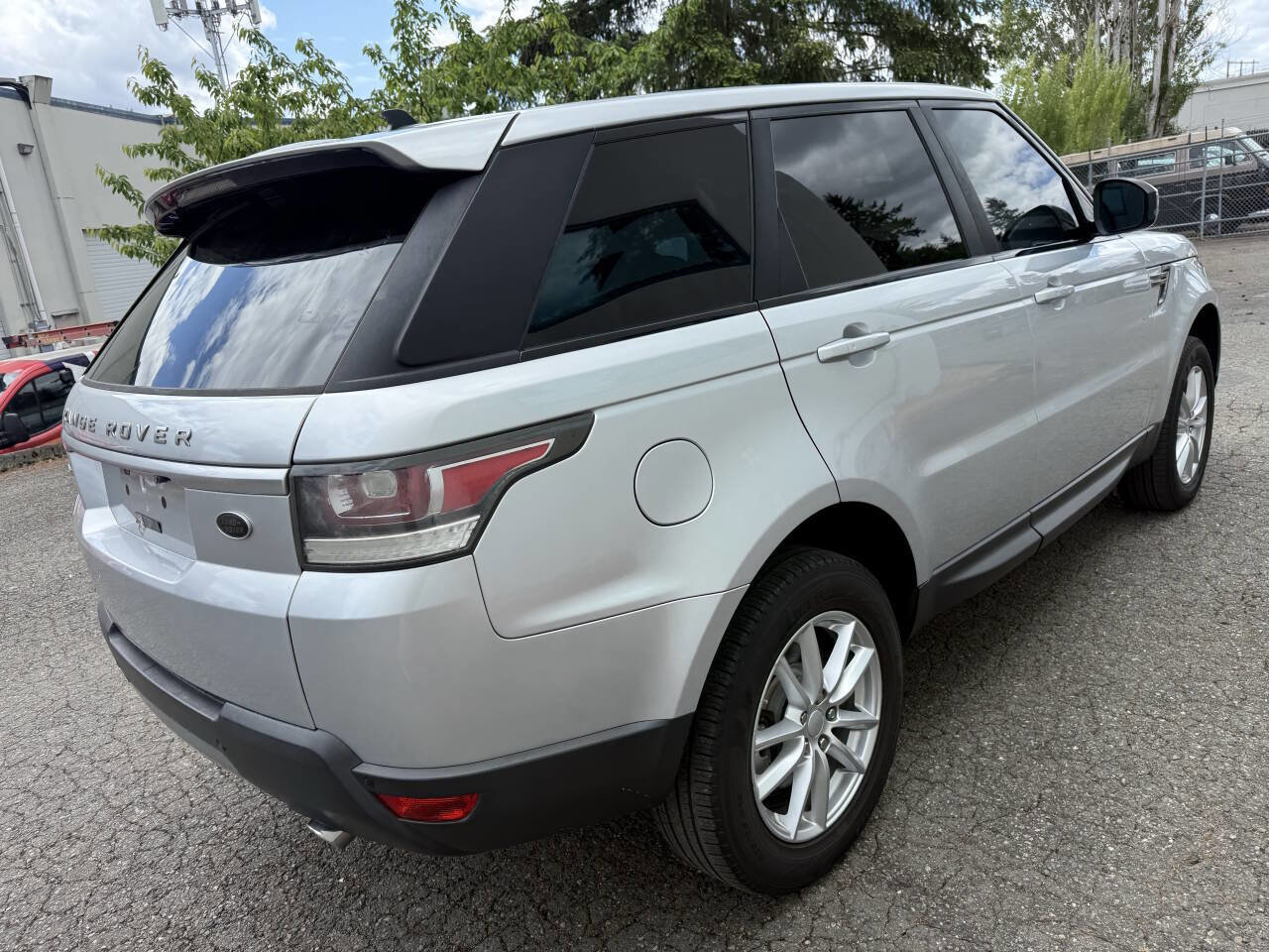 Used 2016 Land Rover Range Rover Sport SE AWD/4WD image 26