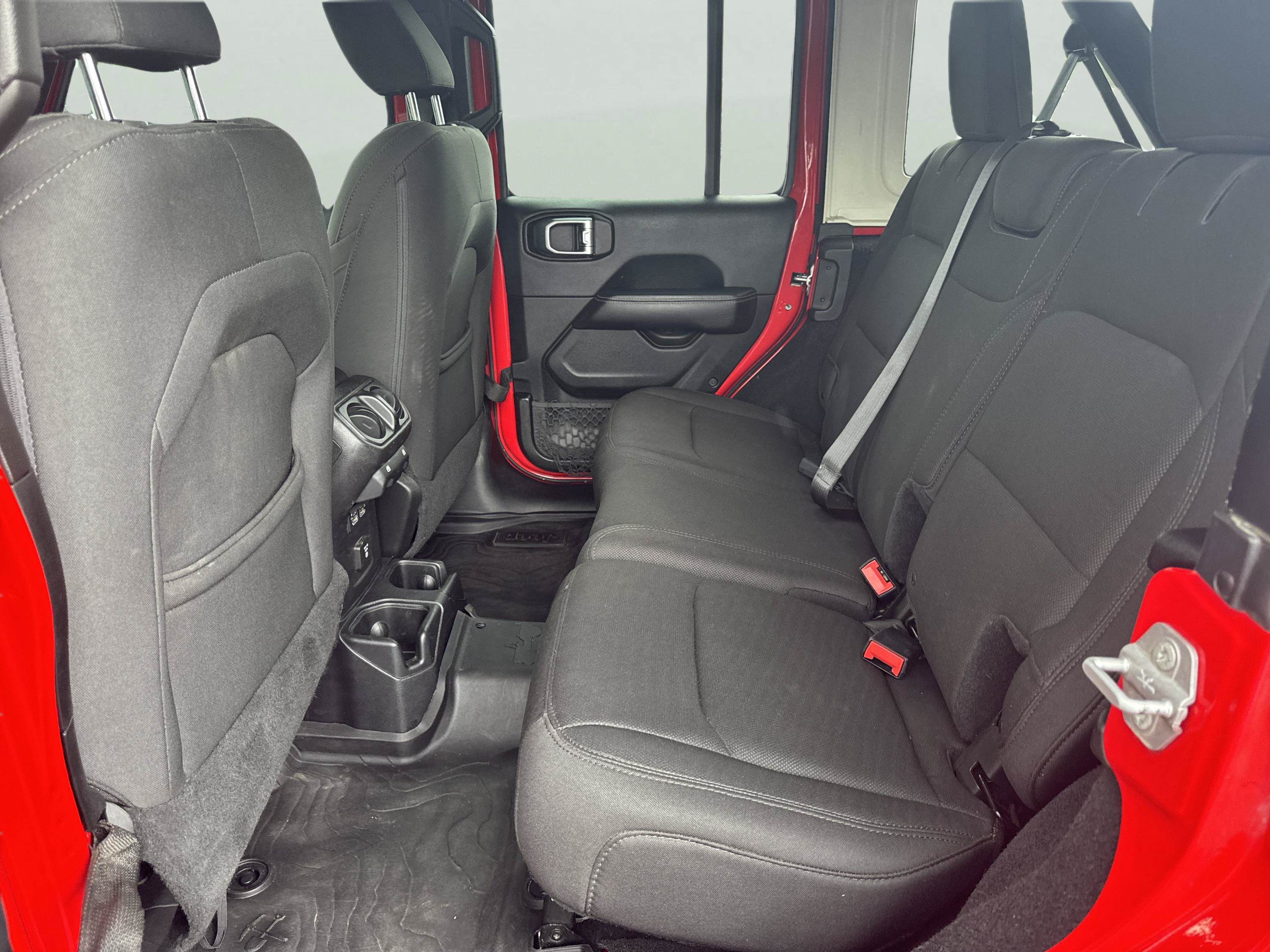 Used 2018 Jeep Wrangler Unlimited Sahara w/ LED Lighting Group AWD/4WD image 22
