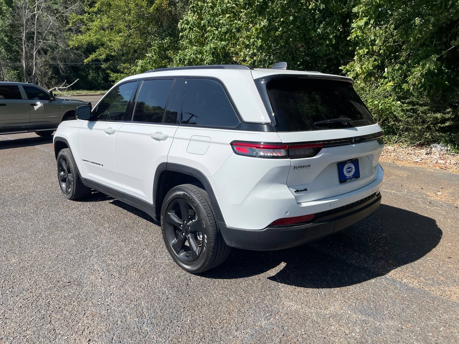 Used 2023 Jeep Grand Cherokee Altitude AWD/4WD image 3