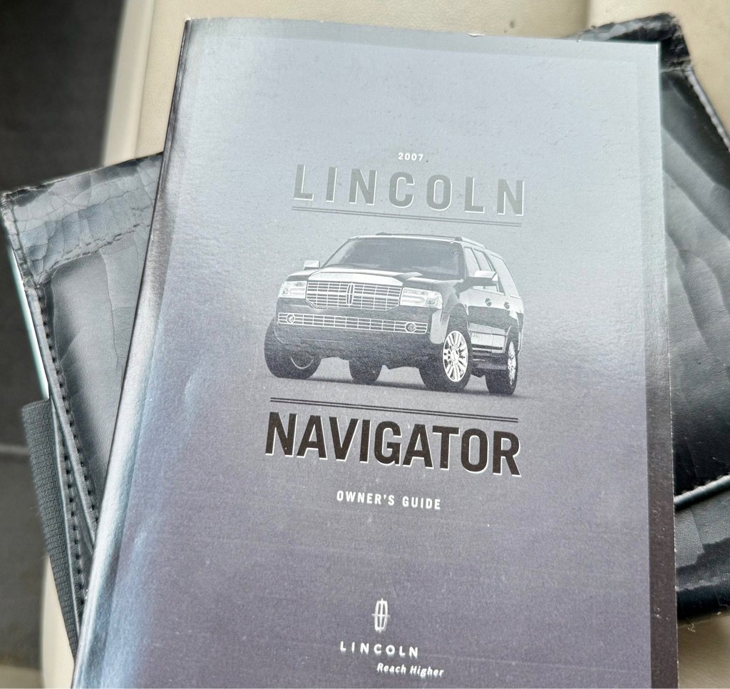Used 2007 Lincoln Navigator Ultimate image 13