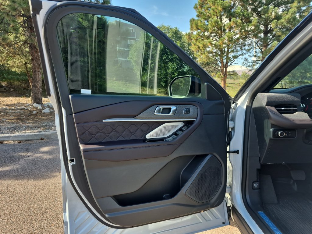 New 2026 Ford Explorer Platinum w/ LUX Leather Package AWD/4WD image 10