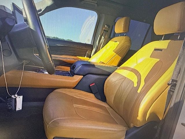 Used 2022 Ford Expedition Platinum RWD image 5