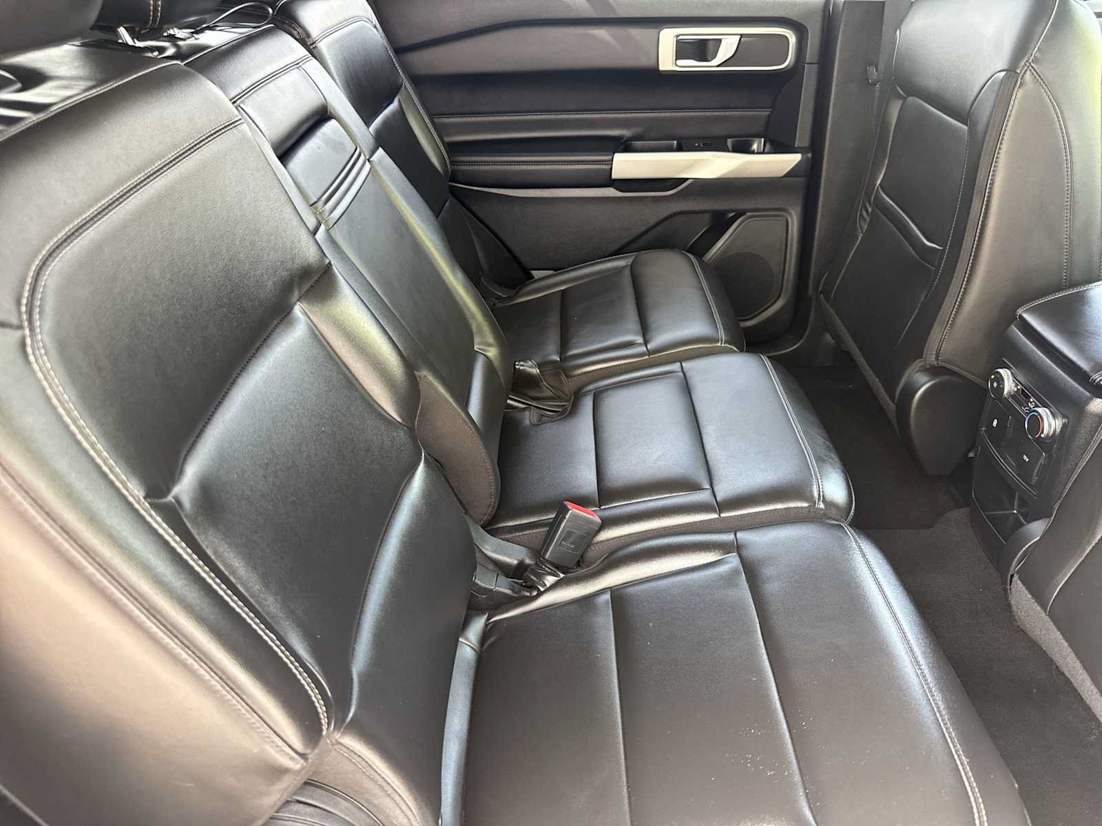 Used 2021 Ford Explorer XLT w/ Equipment Group 202A RWD image 17