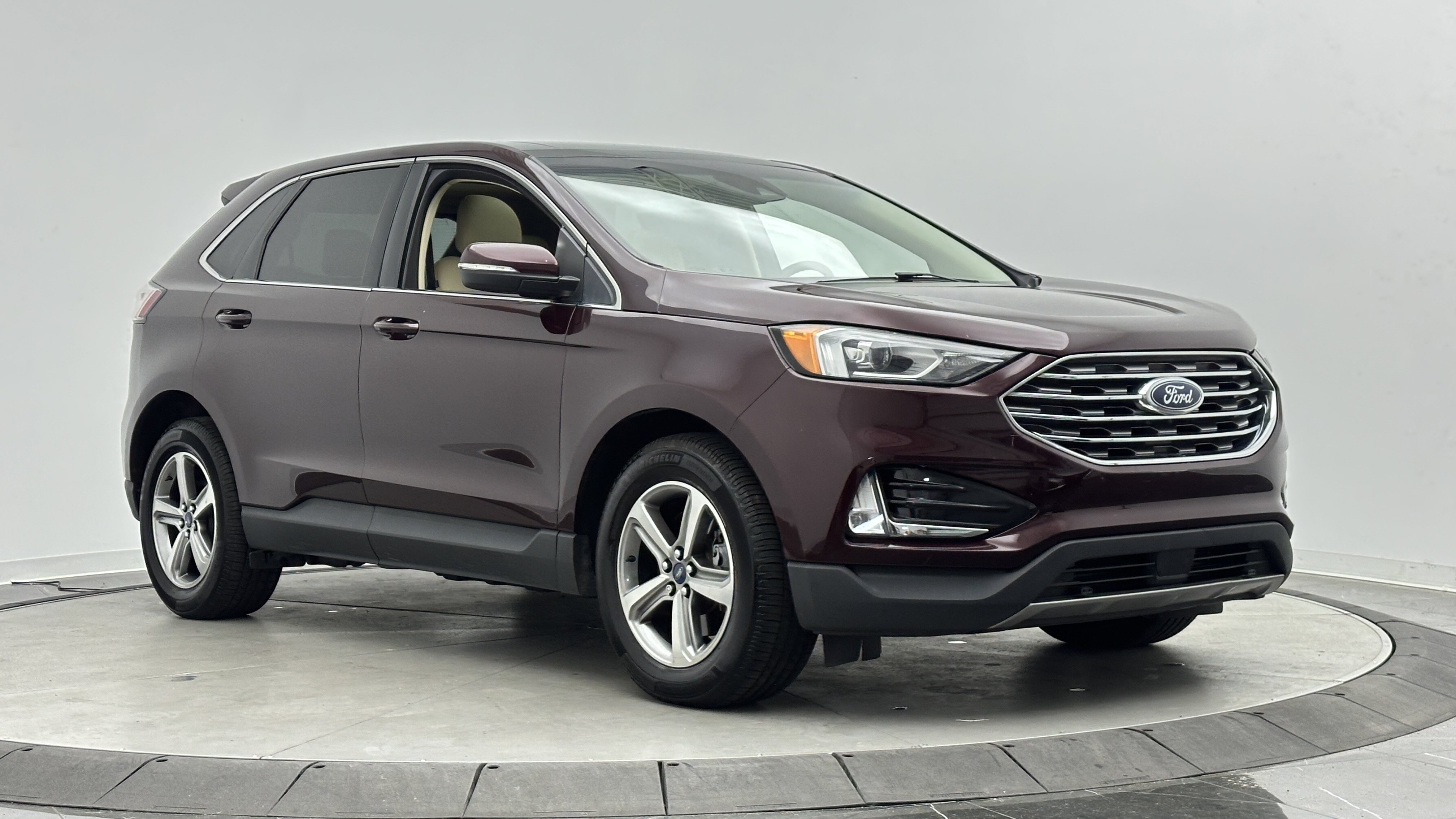 Used 2019 Ford Edge SEL w/ Equipment Group 201A AWD/4WD image 3