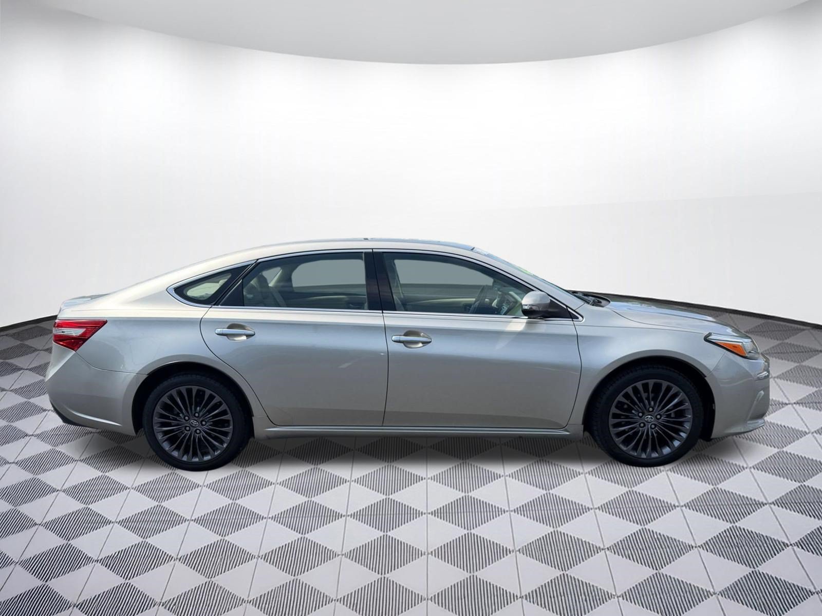 Used 2016 Toyota Avalon Touring FWD image 8