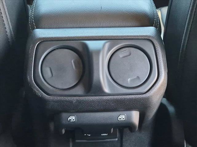 Used 2019 Jeep Wrangler Unlimited Sahara AWD/4WD image 15