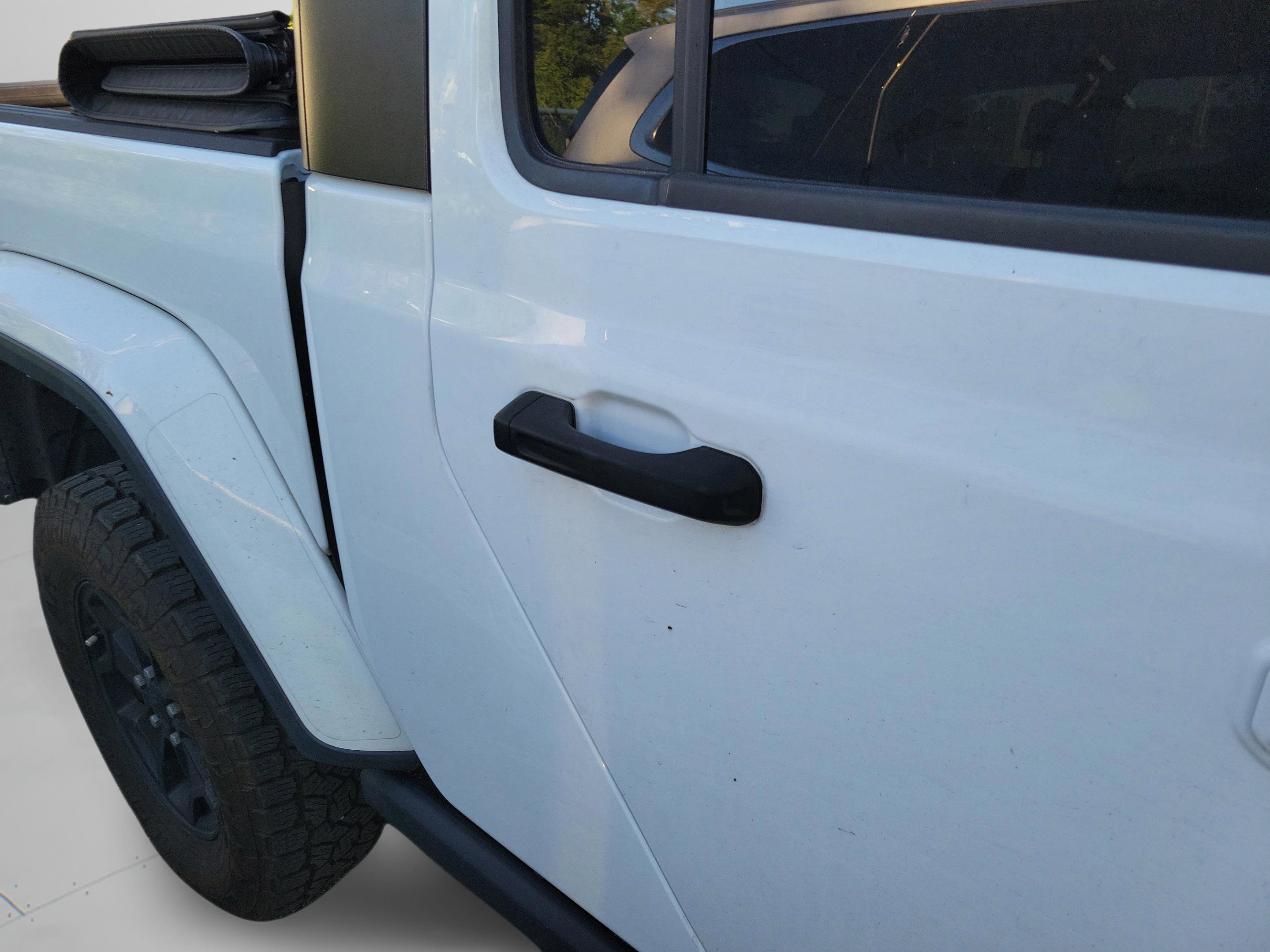 Used 2022 Jeep Gladiator Willys image 18