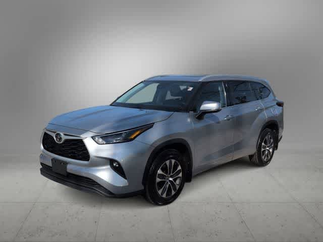 Used 2022 Toyota Highlander XLE image 4