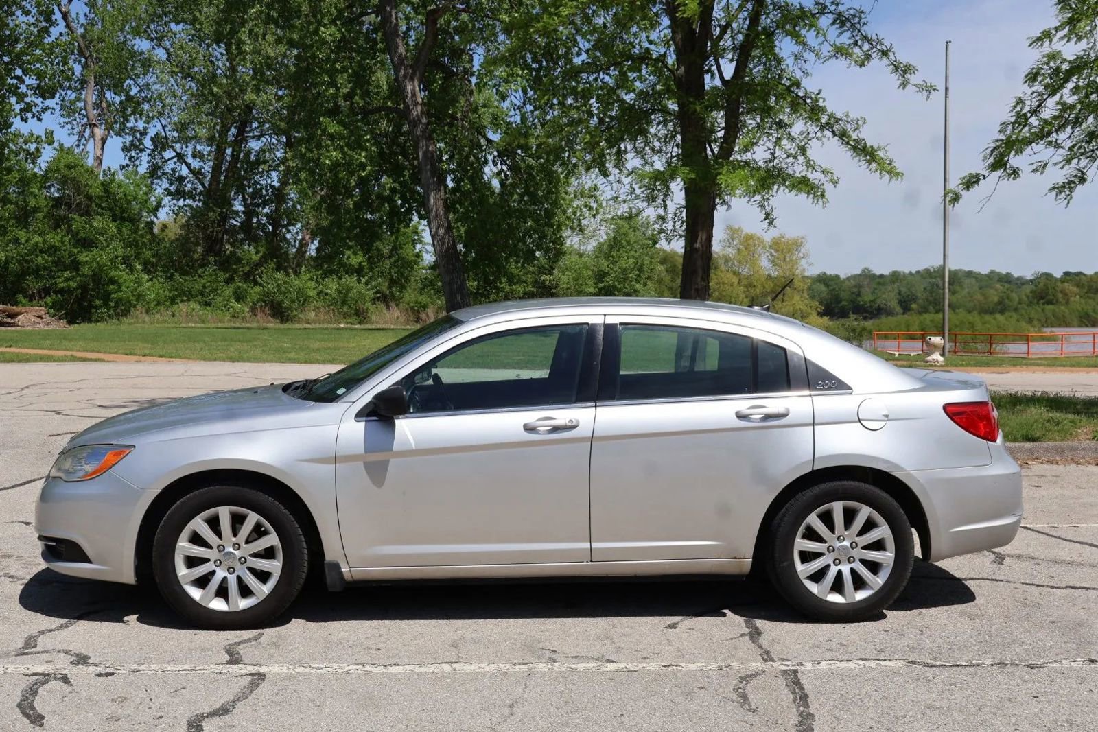 Used 2012 Chrysler 200 Touring FWD image 8
