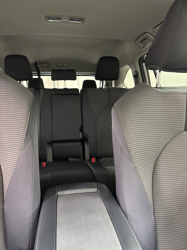 Used 2023 Toyota Highlander L image 36