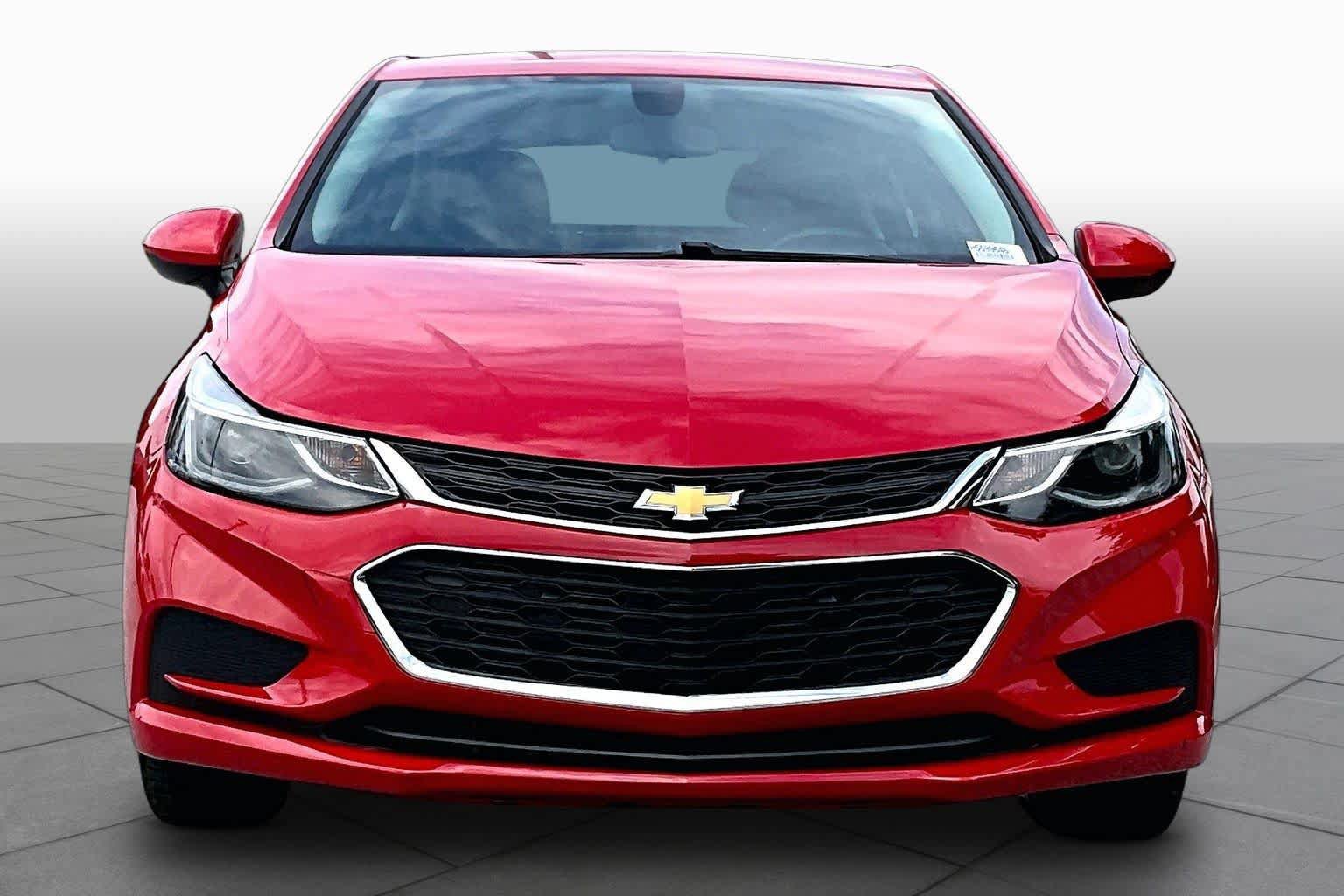 Used 2017 Chevrolet Cruze LT w/ Convenience Package FWD image 4