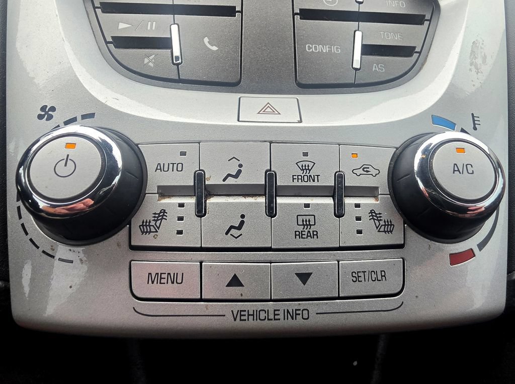 Used 2016 Chevrolet Equinox LTZ w/ Enhanced Convenience Package AWD/4WD image 22
