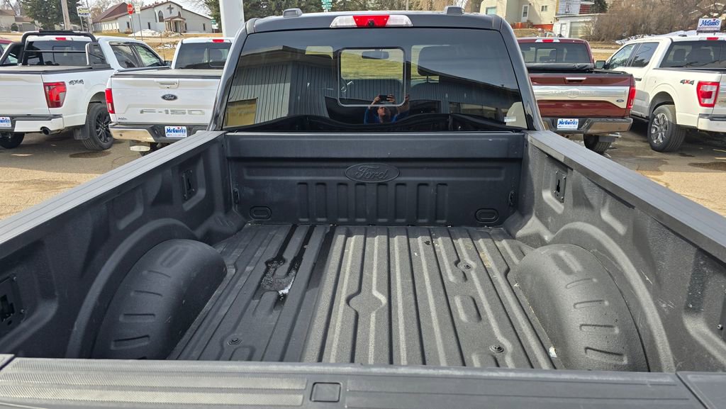 Used 2023 Ford F350 Lariat w/ Black Appearance Package image 9