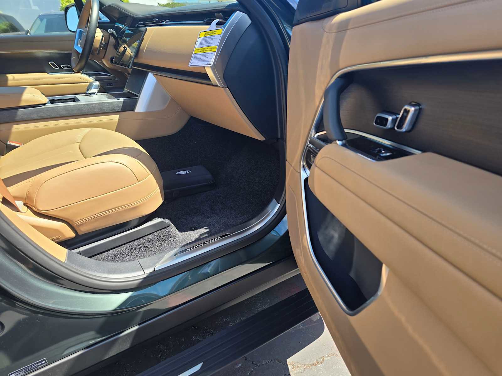 New 2025 Land Rover Range Rover SE image 10