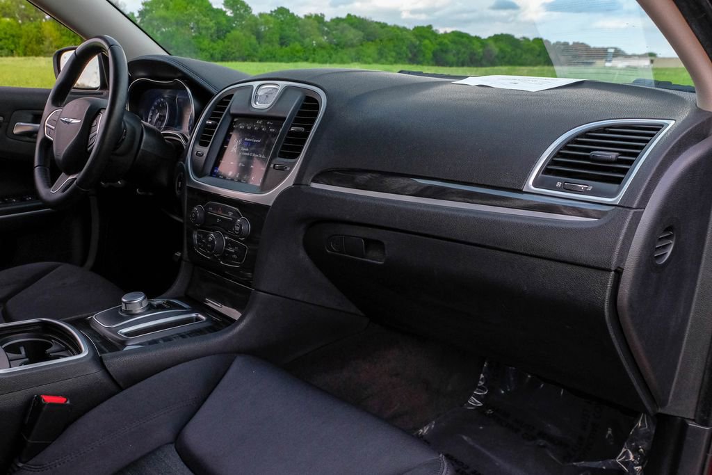 Used 2019 Chrysler 300 Touring w/ Sport Appearance Package image 16