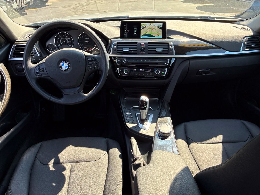 Used 2017 BMW 320i xDrive Sedan AWD/4WD image 28