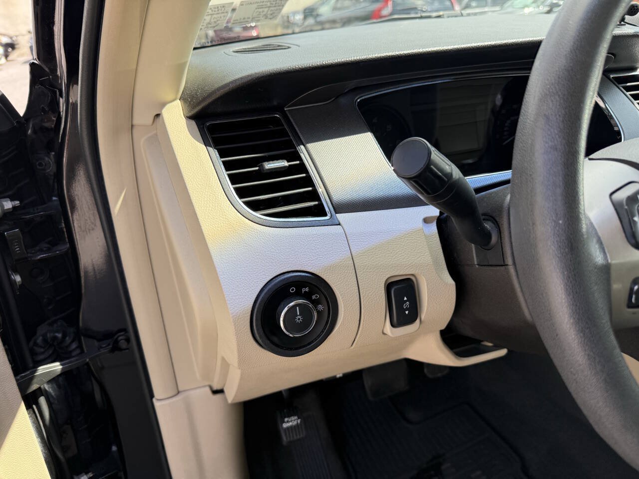Used 2014 Ford Taurus SE FWD image 11