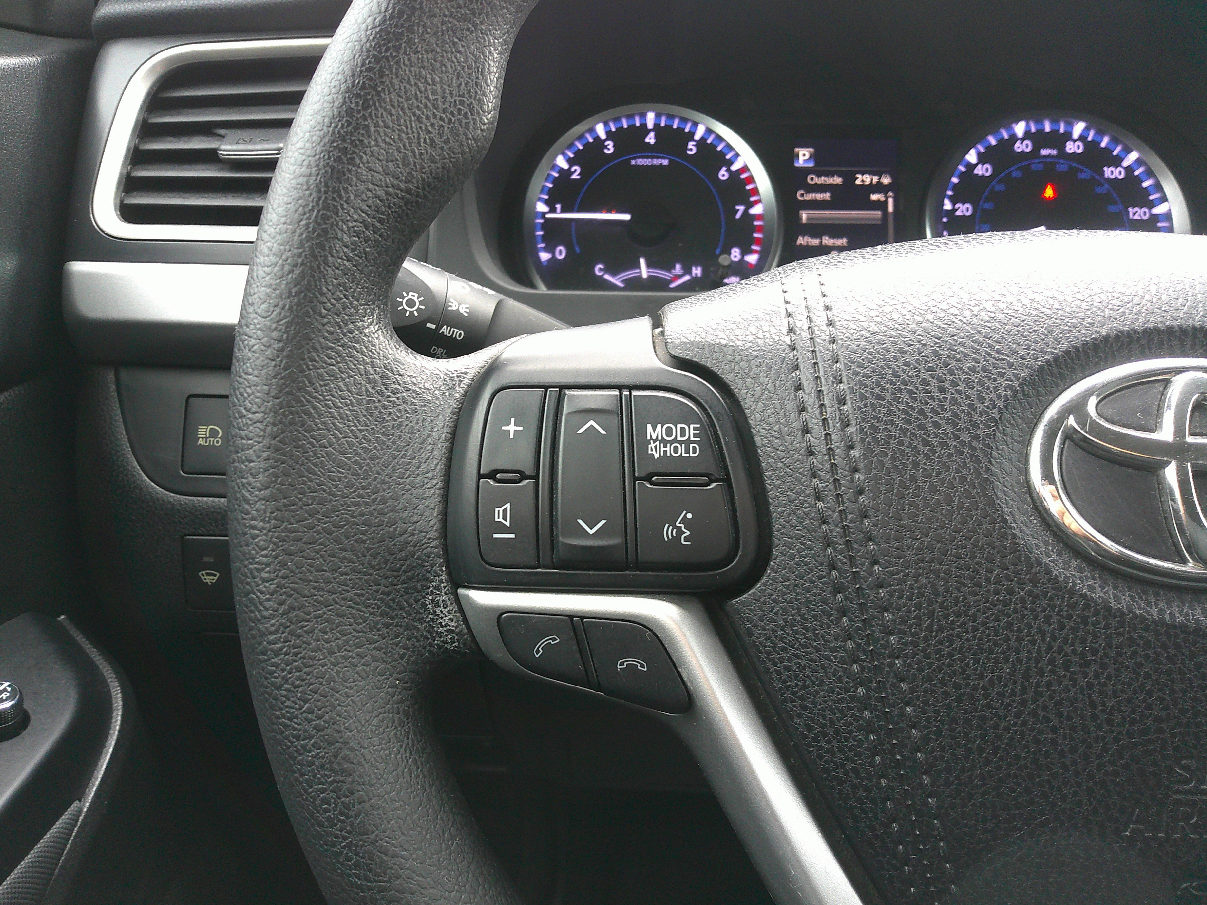 Used 2017 Toyota Highlander LE image 22