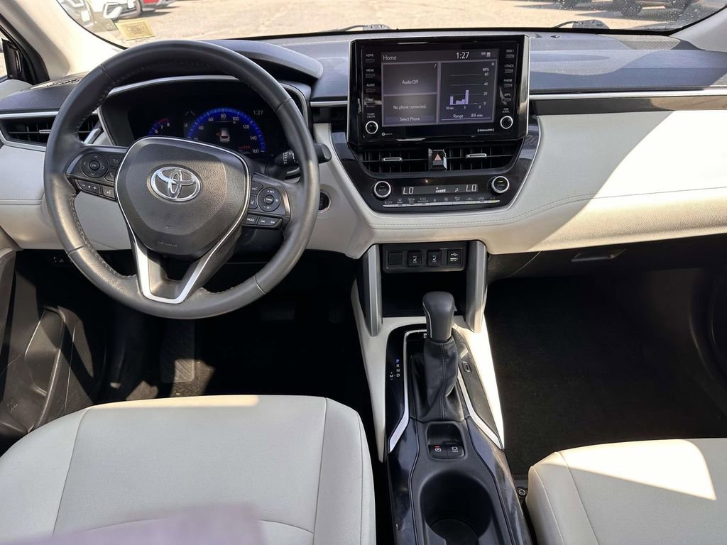 Used 2022 Toyota Corolla Cross XLE w/ Convenience Package AWD/4WD image 15