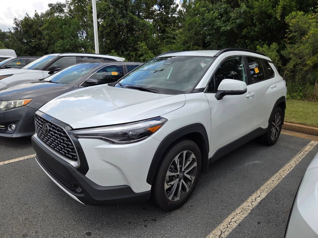 Certified 2023 Toyota Corolla Cross XLE FWD image 3