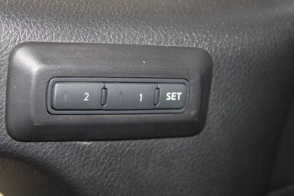 Used 2017 Nissan Titan SL RWD image 45