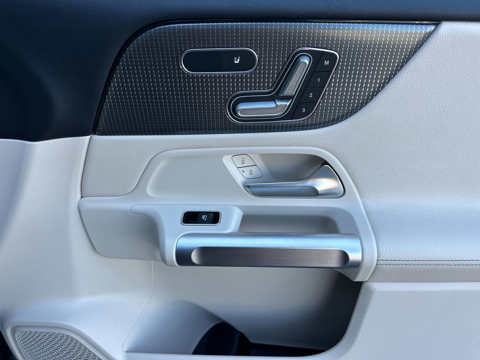 Certified 2022 Mercedes-Benz GLB 250 image 19