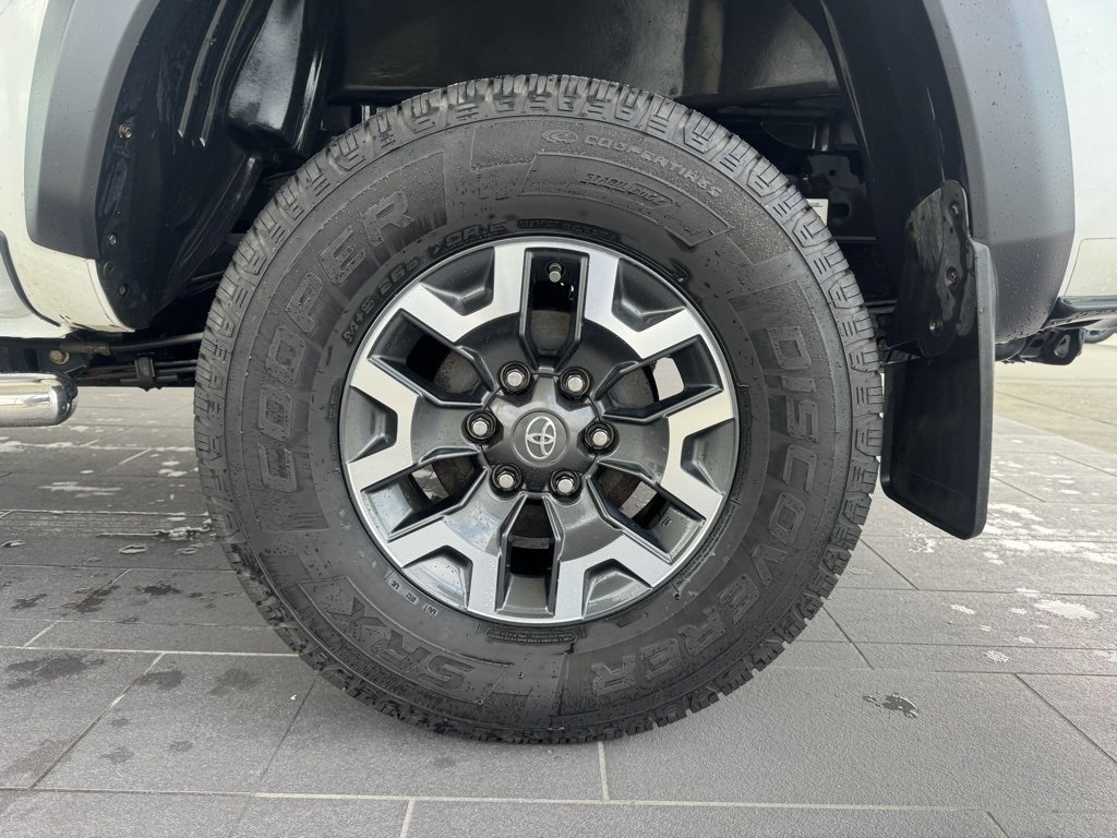 Used 2020 Toyota Tacoma TRD Off-Road image 10