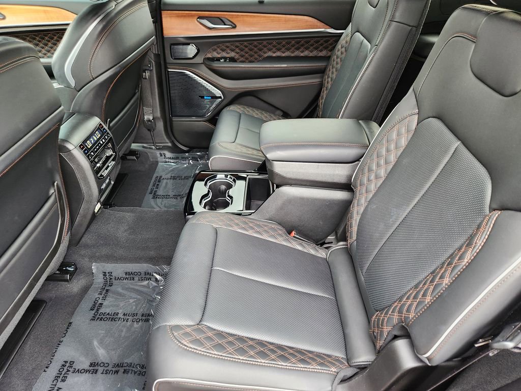 Used 2025 Jeep Grand Cherokee L Summit image 29