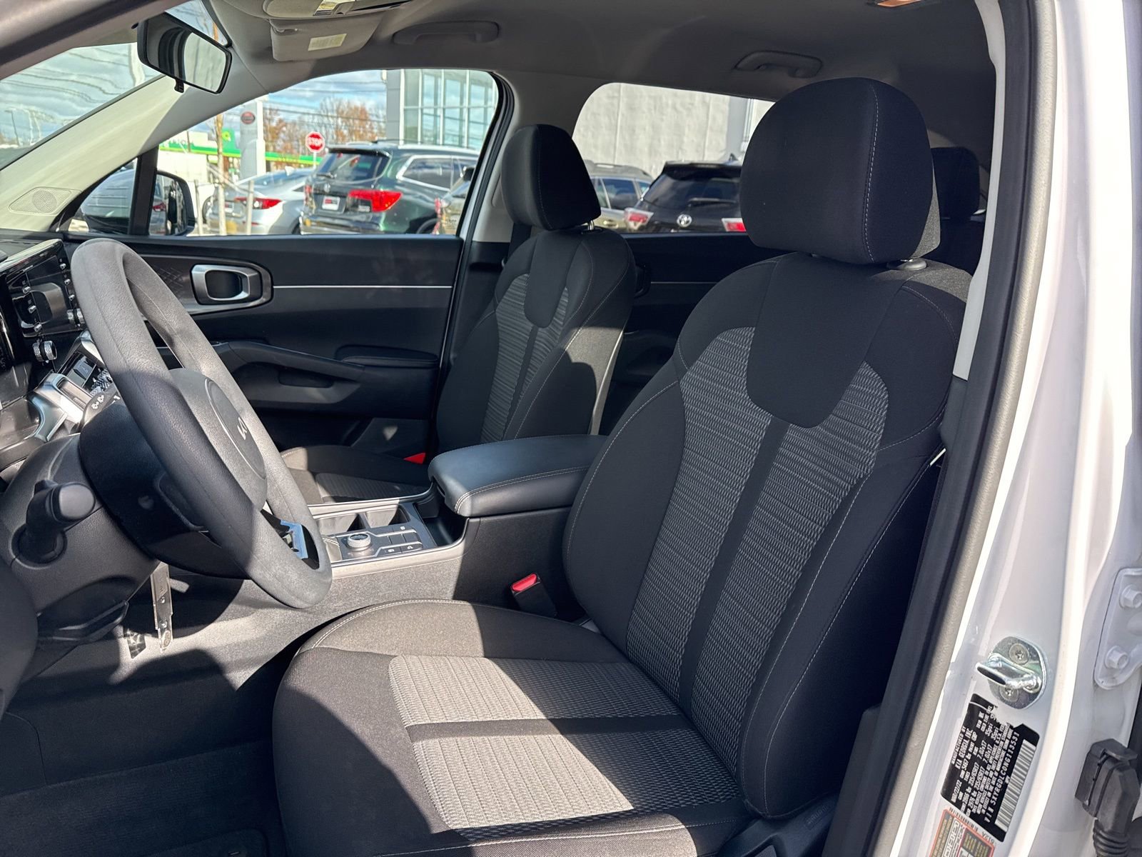 Used 2022 Kia Sorento LX image 12