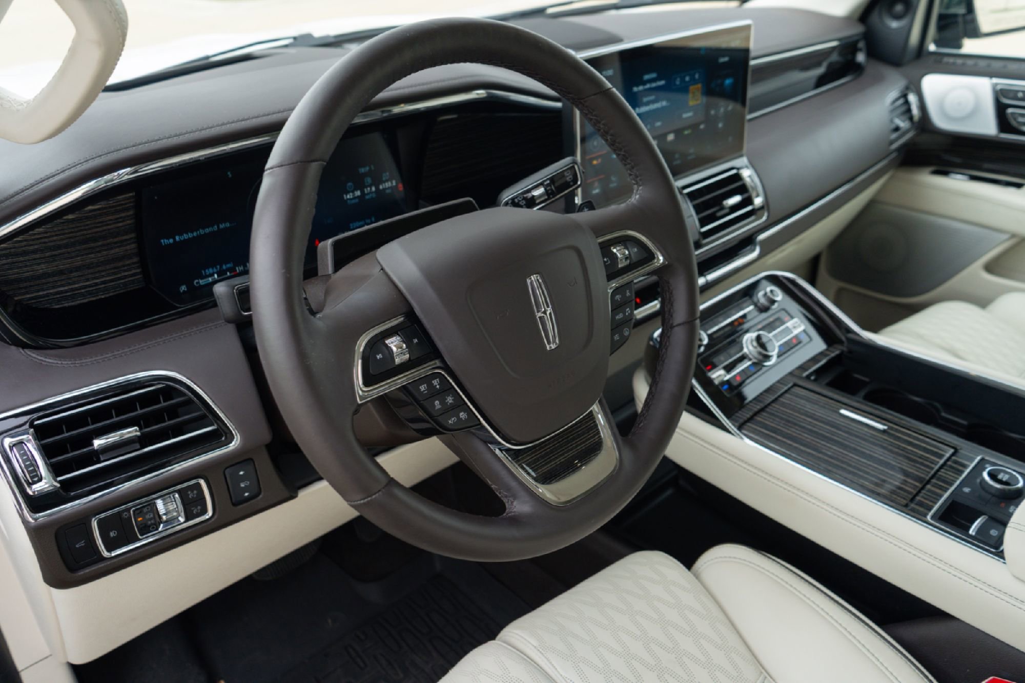 Used 2024 Lincoln Navigator Black Label AWD/4WD image 7
