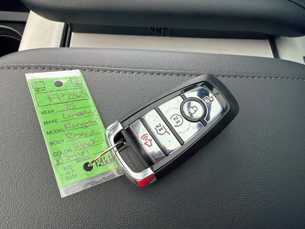 Used 2025 Lincoln Navigator L Reserve AWD/4WD image 47