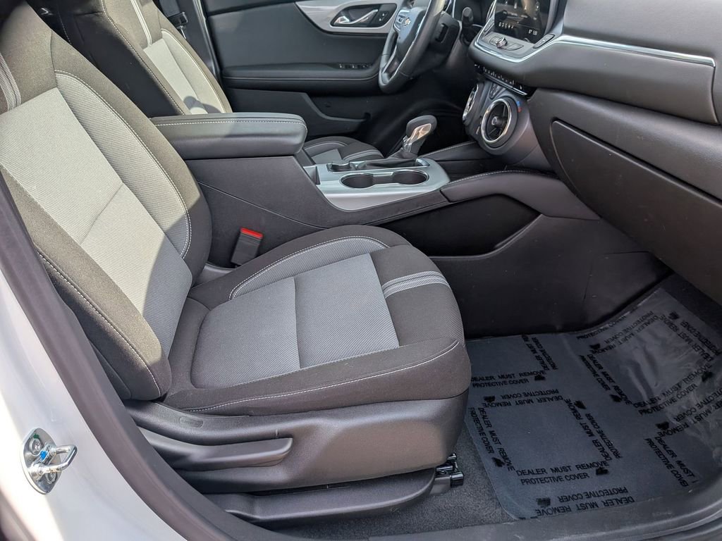 Used 2025 Chevrolet Blazer LT image 31