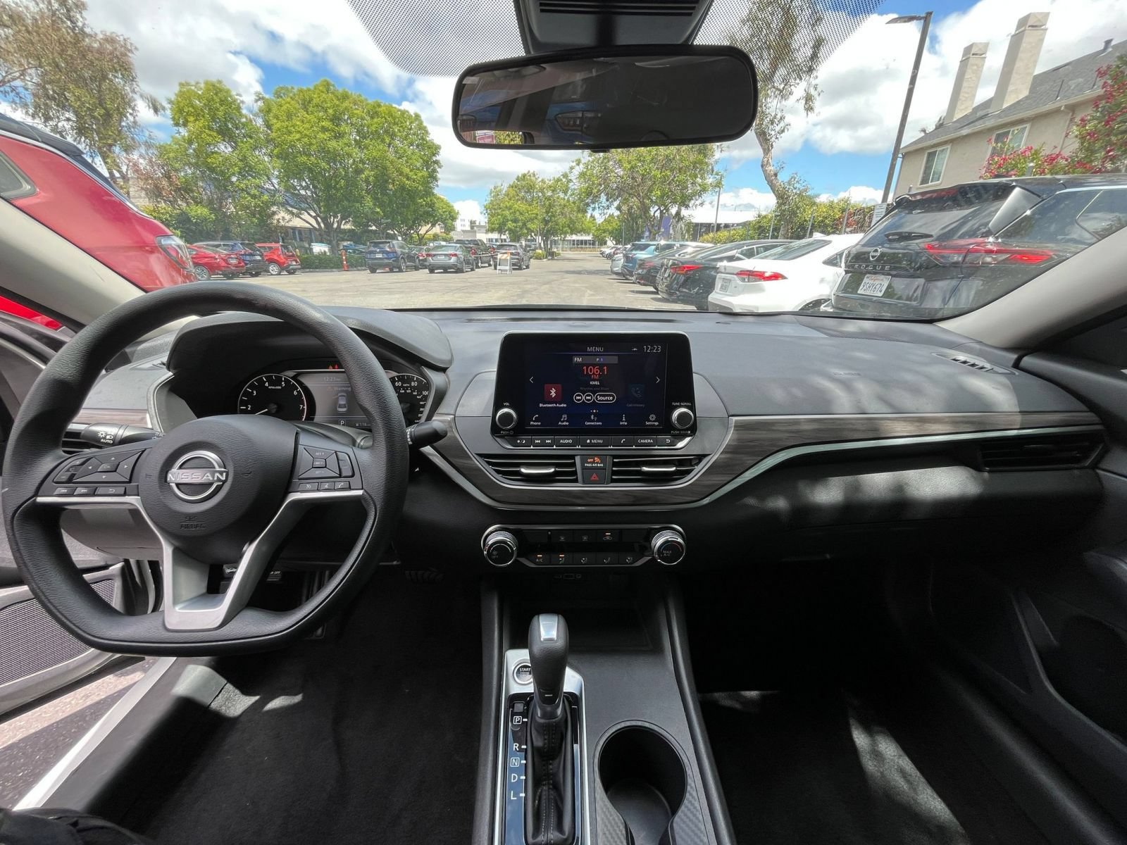 Used 2025 Nissan Altima 2.5 SV FWD image 33