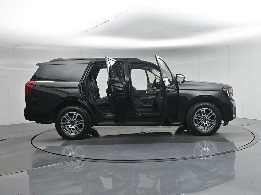 Used 2025 Ford Expedition Active AWD/4WD image 5