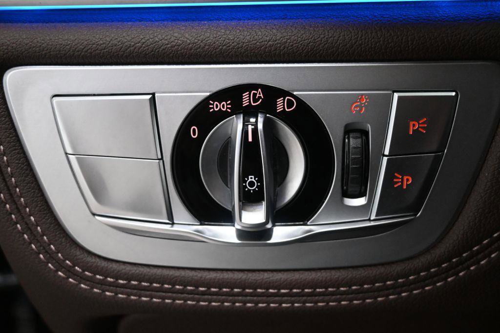 Used 2020 BMW 740i xDrive w/ Premium Package image 30