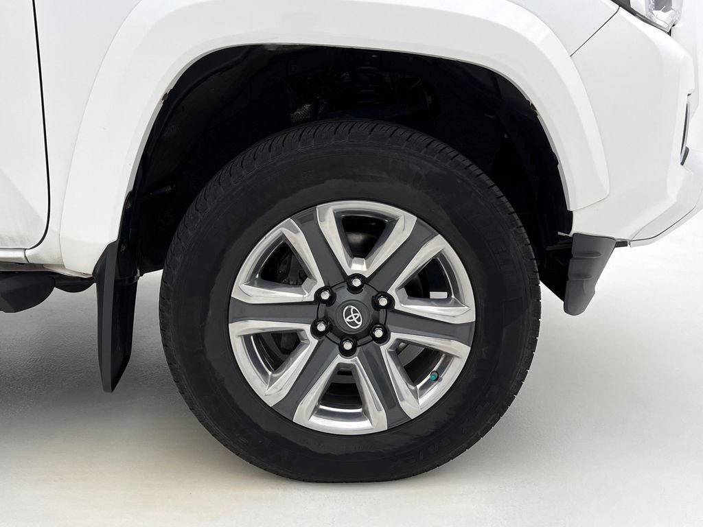 Used 2019 Toyota Tacoma Limited AWD/4WD image 30