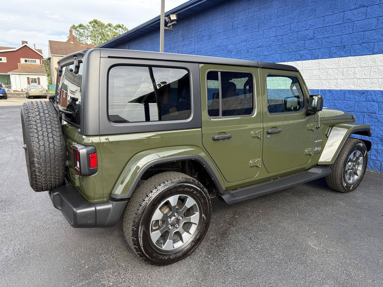 Used 2022 Jeep Wrangler Unlimited Sahara w/ Cold Weather Group AWD/4WD image 21