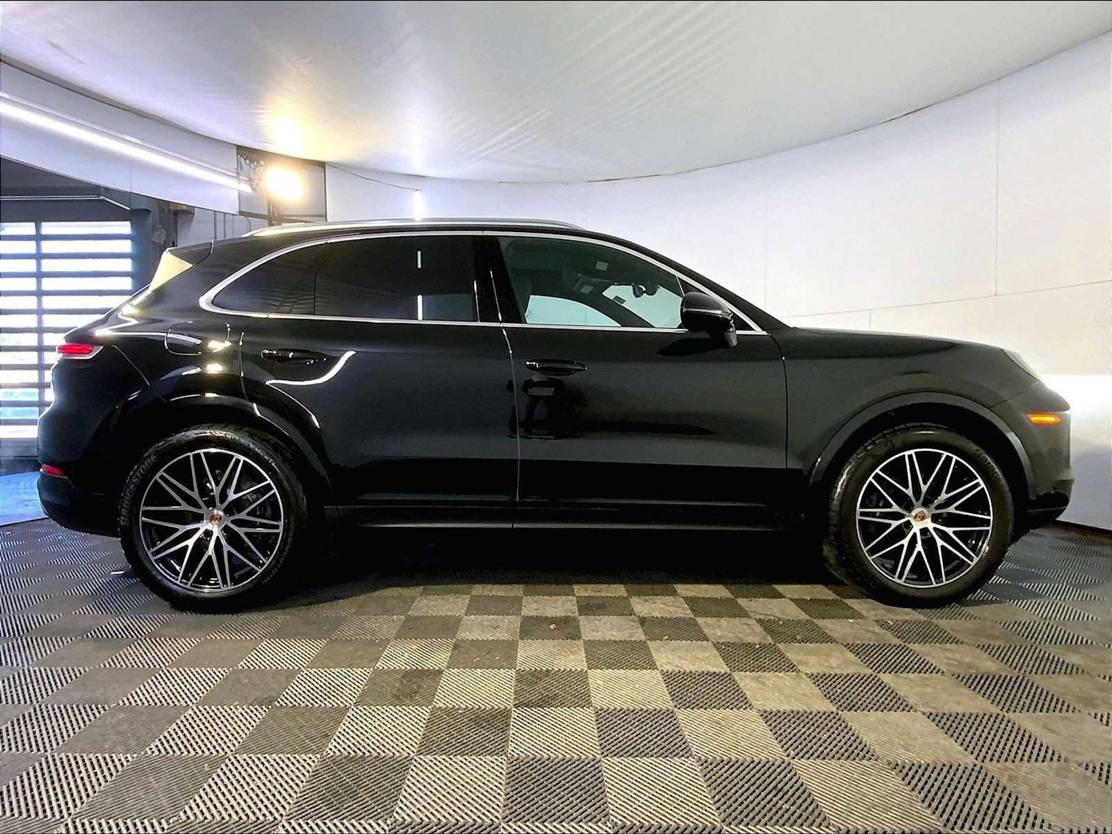 Certified 2025 Porsche Cayenne image 8