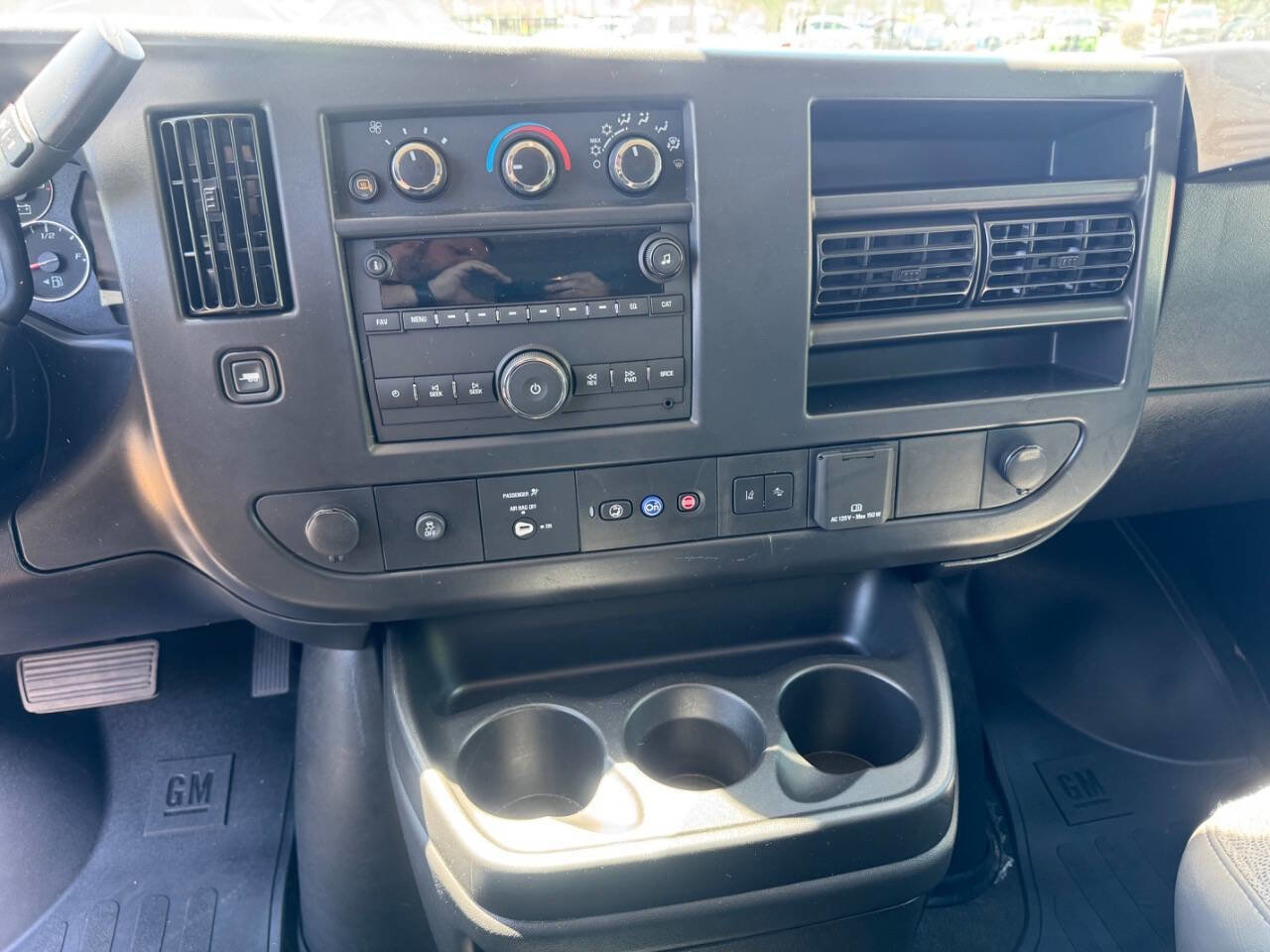 Used 2025 Chevrolet Express 3500 LT w/ LT Preferred Equipment Group RWD image 9