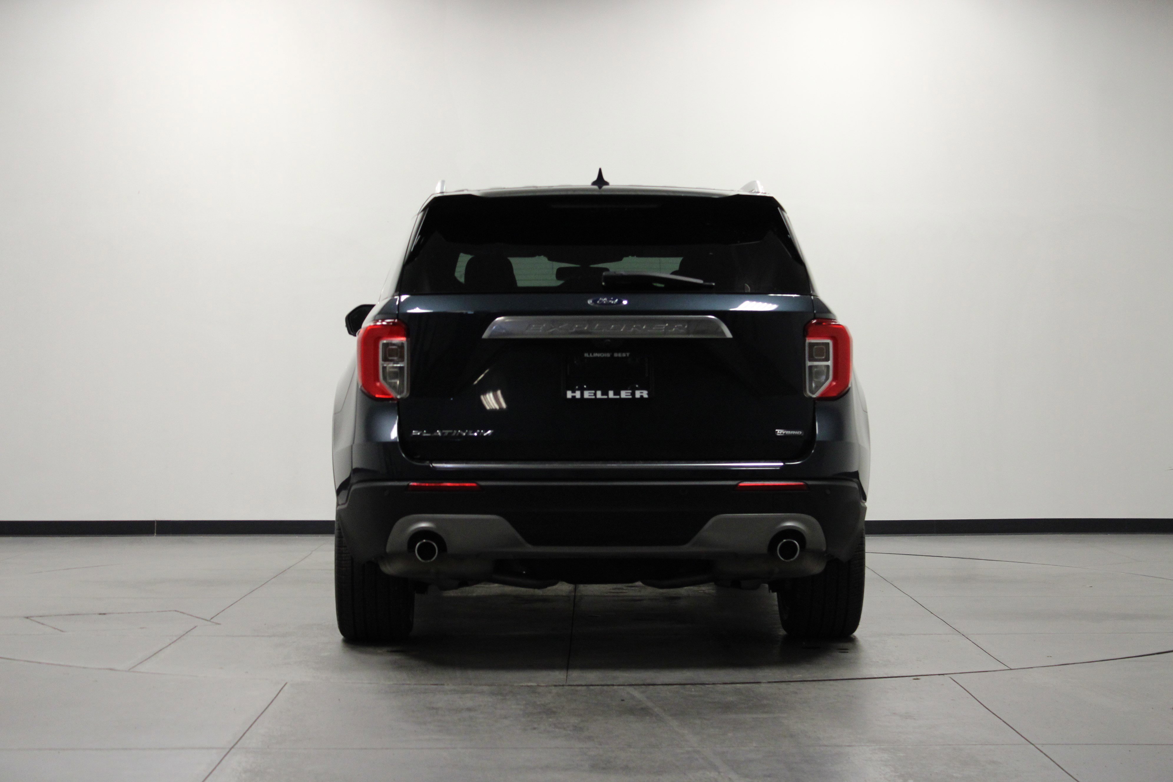 Used 2022 Ford Explorer Platinum w/ Technology Package RWD image 5