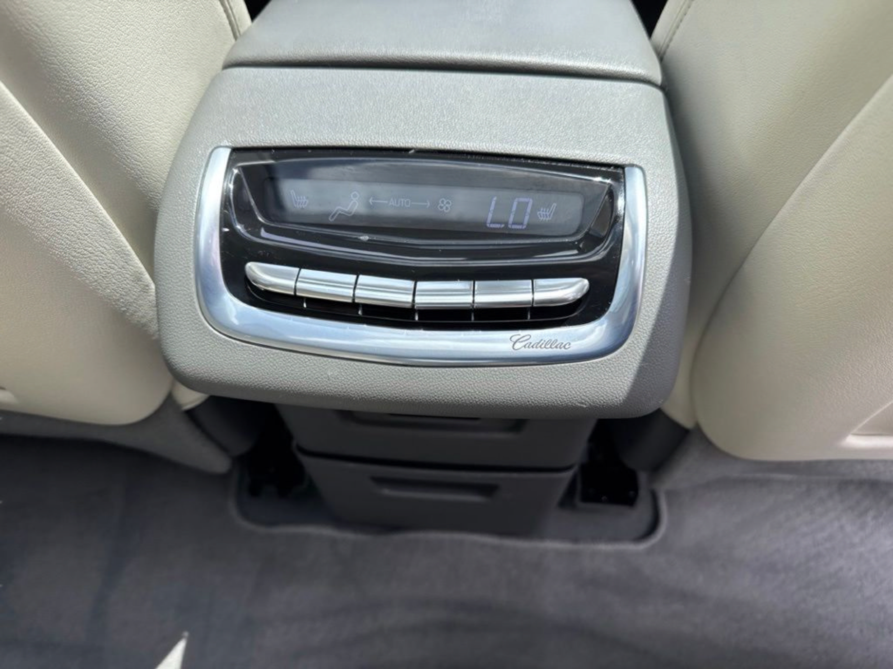 Used 2024 Cadillac XT6 Premium Luxury FWD image 28