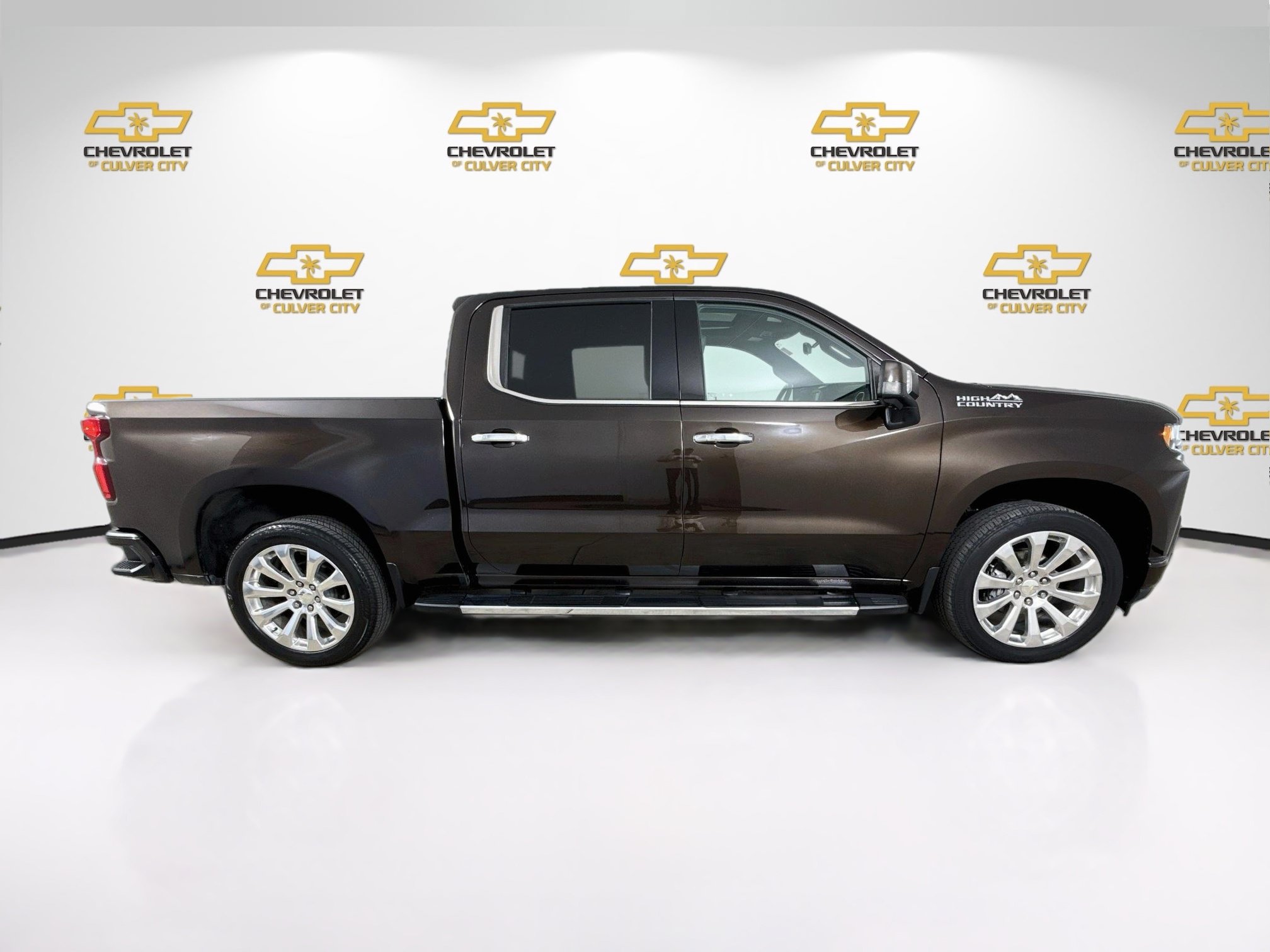Used 2019 Chevrolet Silverado 1500 High Country w/ Technology Package RWD image 9
